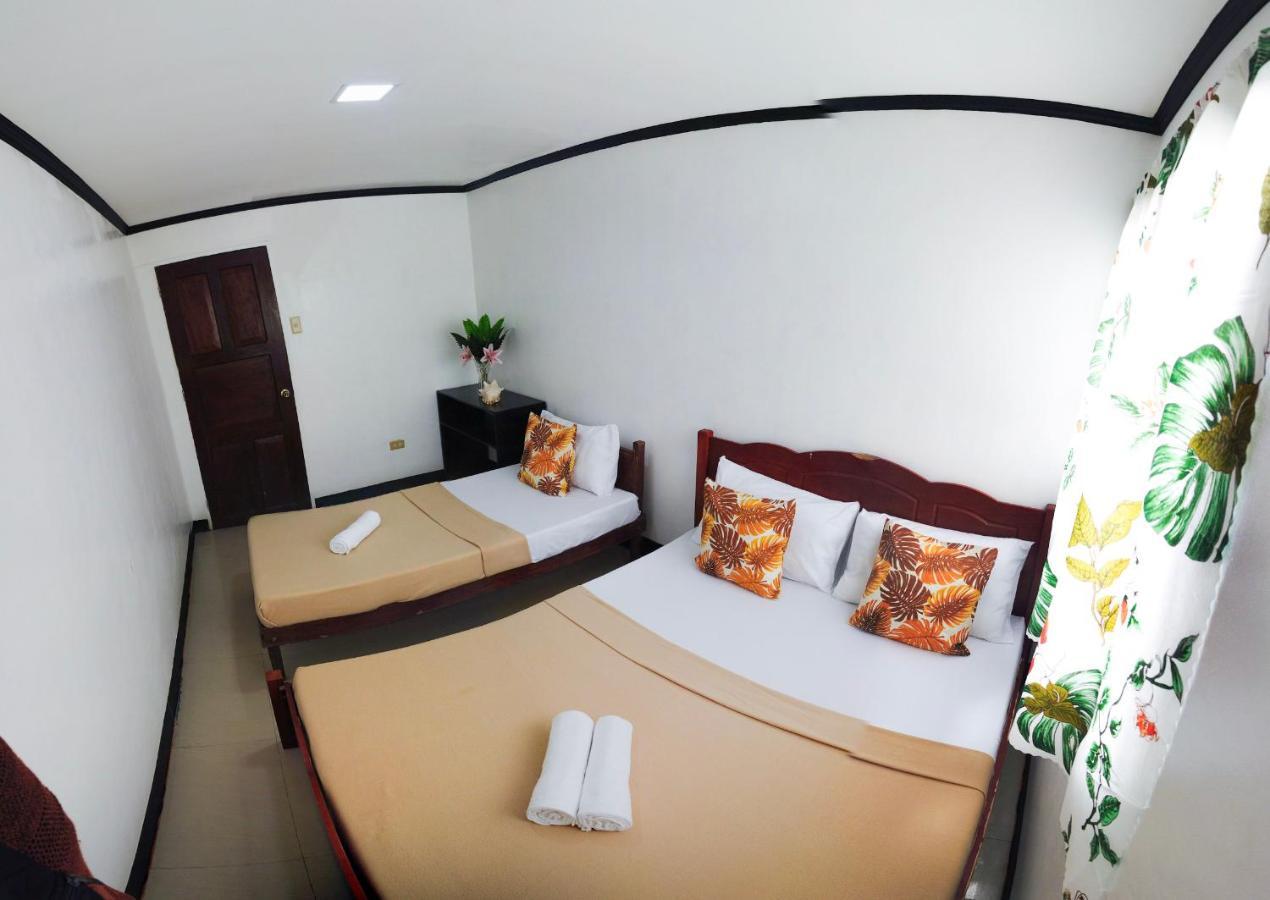 Amparo'S Tourist Inn - コロン エクステリア 写真