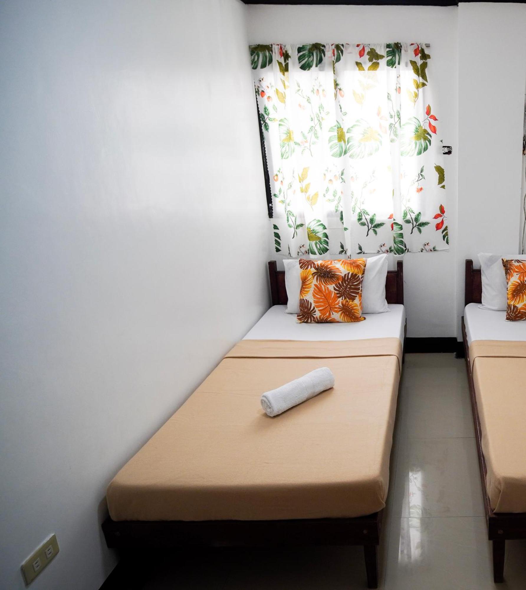Amparo'S Tourist Inn - コロン エクステリア 写真