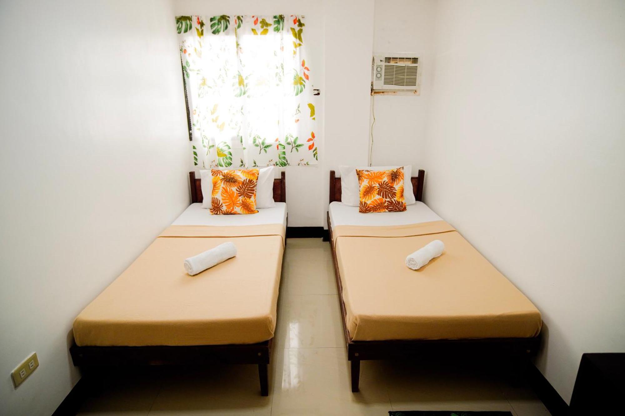 Amparo'S Tourist Inn - コロン エクステリア 写真
